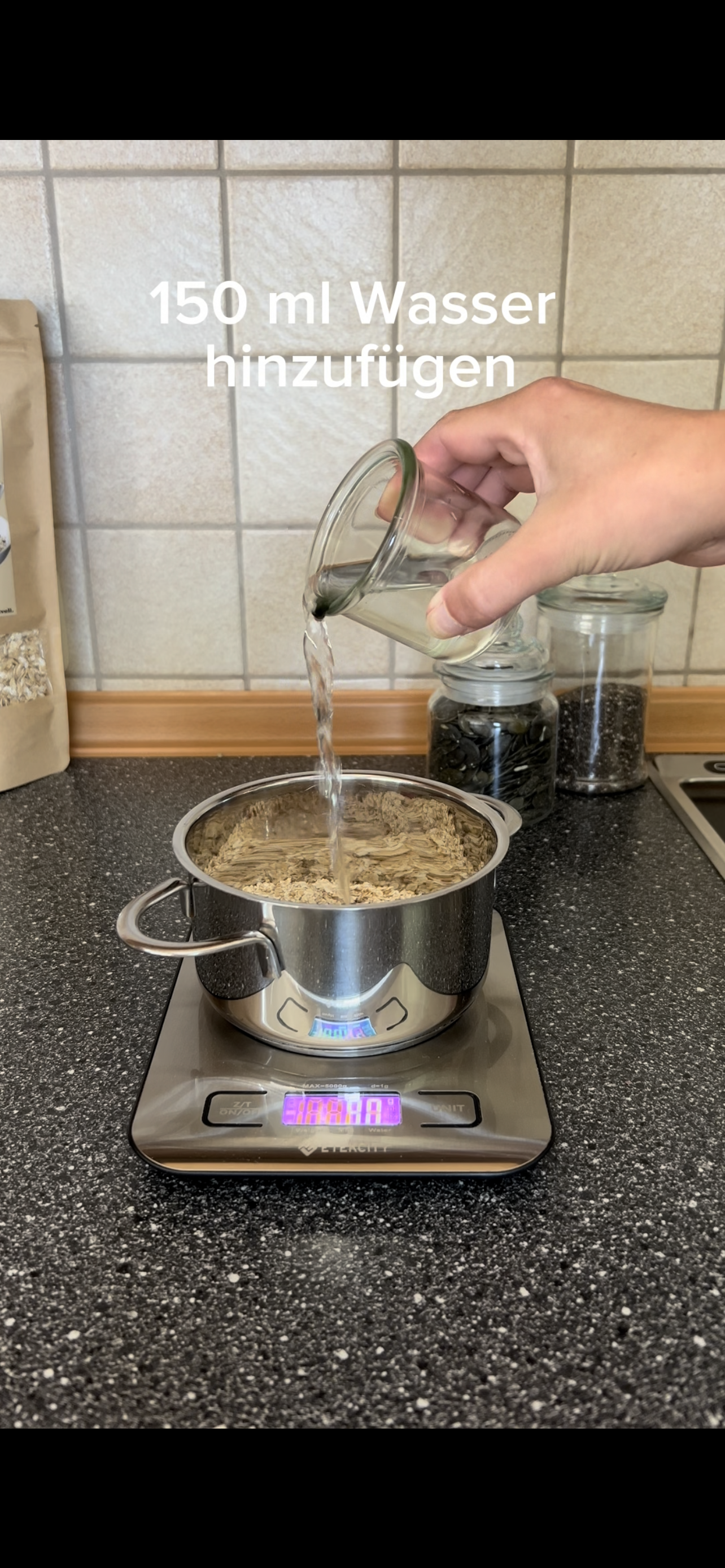 150 g Flüssigkeit zum Porridge geben. 