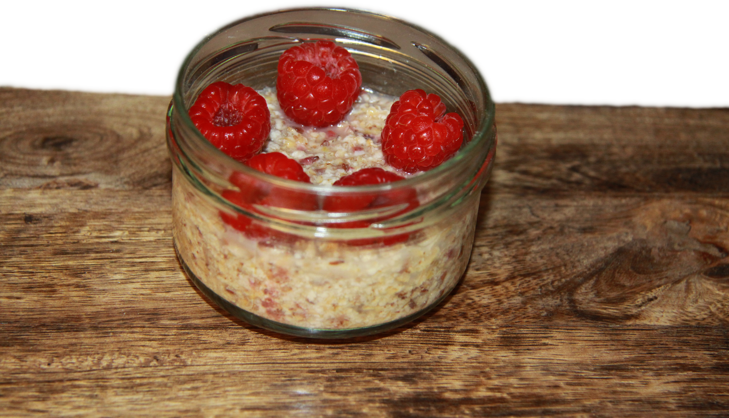 Overnight Oats werden ohne kochen hergestellt. Perfekt für ein ausgewogenes Frühstück.