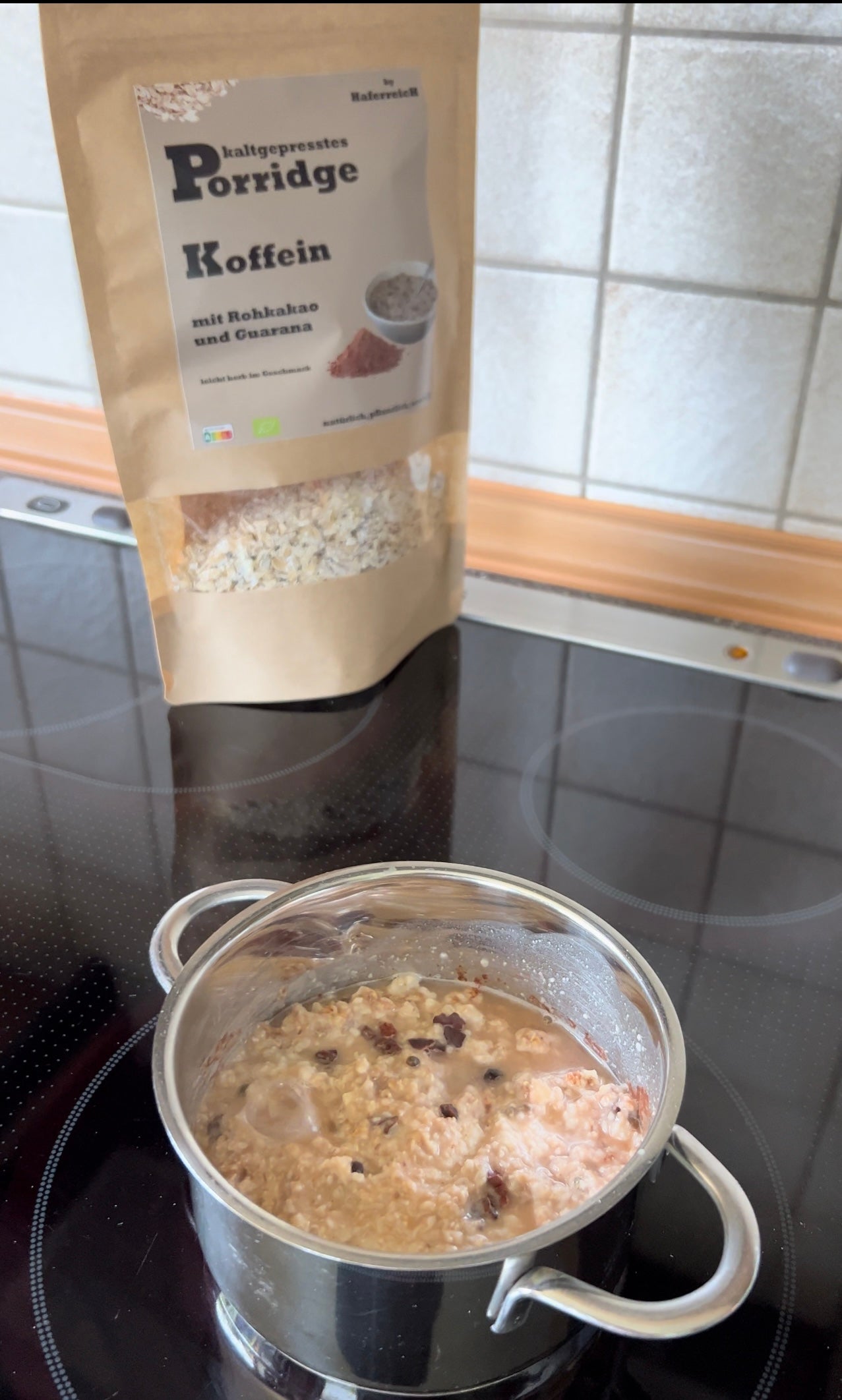 Porridge traditionell zubereiten: dafür wird Porridge kurz mit der dreifachen Menge Wasser aufgekocht.